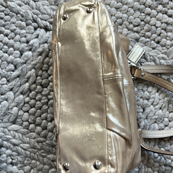 Coach metallic gold Soho East West leather shoulder bag - Picture 5 of 11